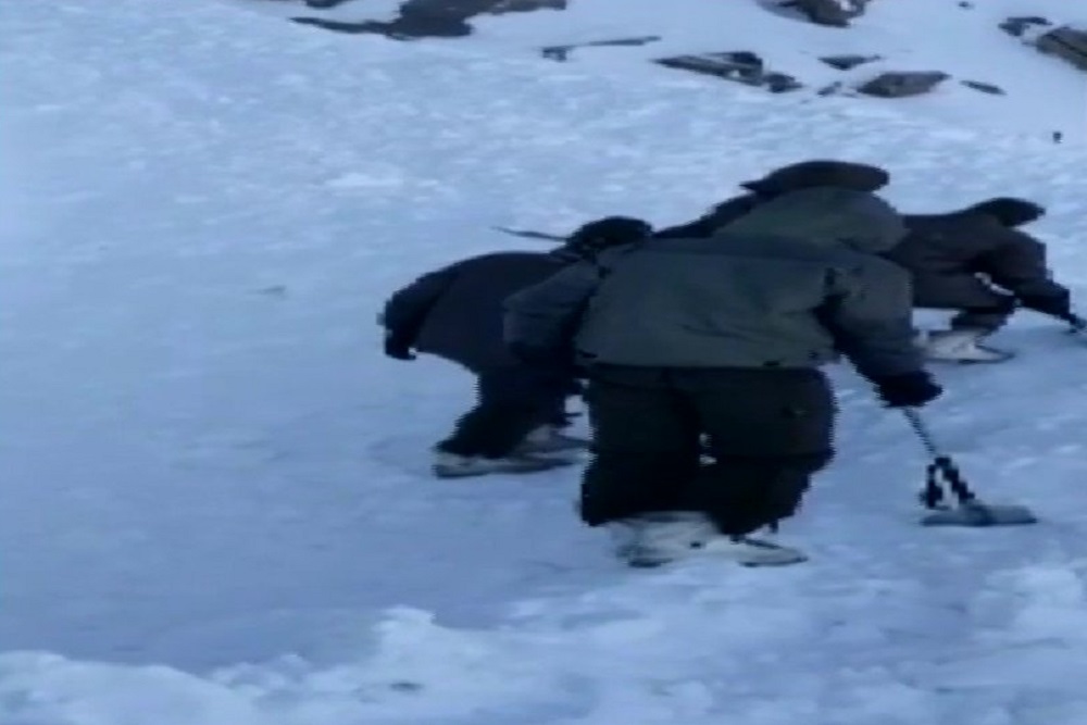 लद्दाख में बर्फीले तूफान का कहर, 4 शव मिले, लापता 6 पर्यटकों की तलाश जारी