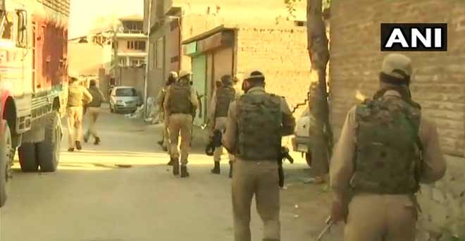 जम्मू-कश्मीर में मुठभेड़ में तीन आतंकी ढेर, श्रीनगर में इंटरनेट सेवा रोकी गई