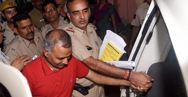 सोमनाथ भारती गिरफ्तार, एम्स के सुरक्षा गार्डों से मारपीट का आरोप