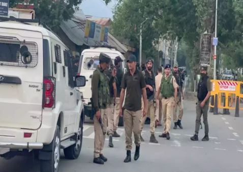 जम्मू-कश्मीर में पुलिसकर्मी पर हमले में शामिल तीन ‘हाइब्रिड’ आतंकवादियों को गिरफ्तार किया गया
