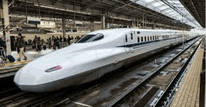 जापान में कर्मचारियों को ट्रैक के बगल में बिठाकर गुजारते हैं बुलेट ट्रेन