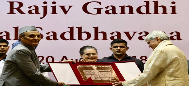 गोपाल कृष्ण गांधी को मिला राजीव गांधी सद्भावना पुरस्कार