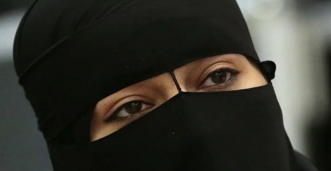 पाकिस्तान में महिला को हिजाब पहनकर ऑफिस आना पड़ा महंगा, कंपनी ने सुनाया ये फरमान