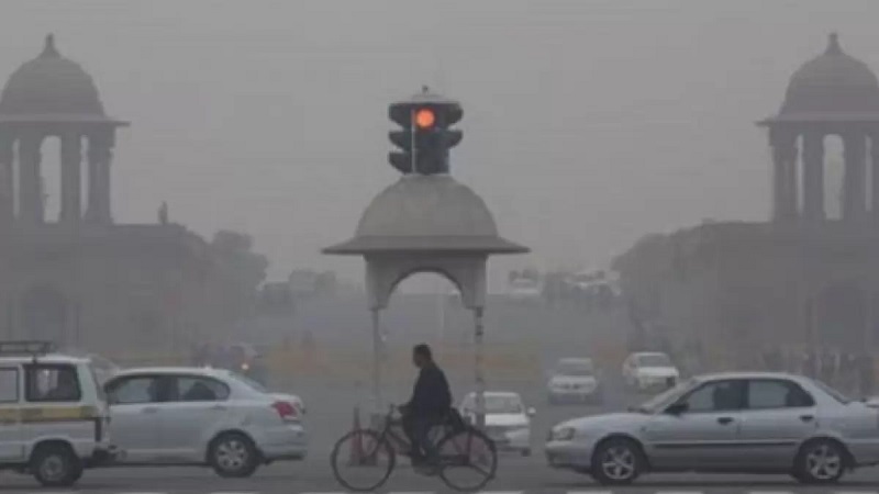 दिल्ली की वायु गुणवत्ता 'गंभीर प्लस' श्रेणी में पहुंची, लेकिन कड़े प्रतिबंध टाले गए; दिल्ली ने केंद्र से 'सक्रिय' रहने को कहा