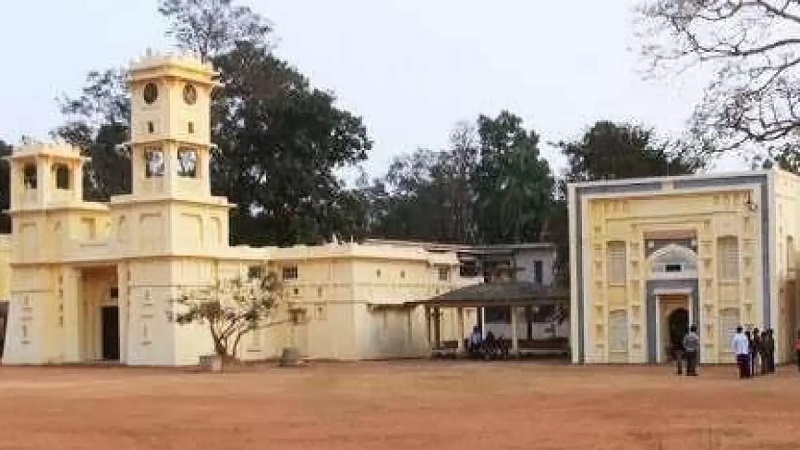पश्चिम बंगाल: केंद्र ने विश्व भारती विश्वविद्यालय से विवादास्पद पट्टिकाओं को टैगोर के नाम वाली पट्टिकाओं से बदलने को कहा