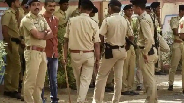 बिहार: मुजफ्फरपुर में 18 पुलिसकर्मियों पर क्यों हुआ डकैती का केस? जानें क्या है पूरा मामला
