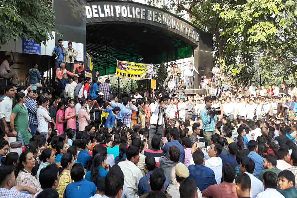 मांगों पर अड़े पुलिसकर्मी, नहीं पूरी हुई तो 10 नवंबर को इंडिया गेट पर बड़ा प्रदर्शन