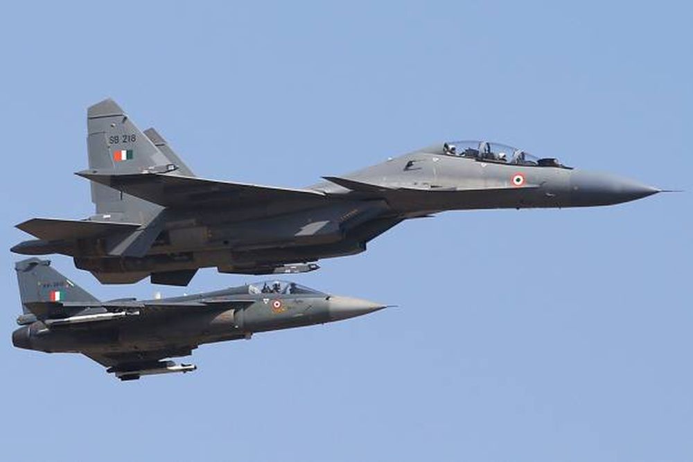 भारत-चीन संघर्ष: एलएसी के पास भारतीय वायुसेना की मुस्तैदी बढ़ी, कर रही है निगरानी; बढाई लड़ाकू विमानों की तैनाती