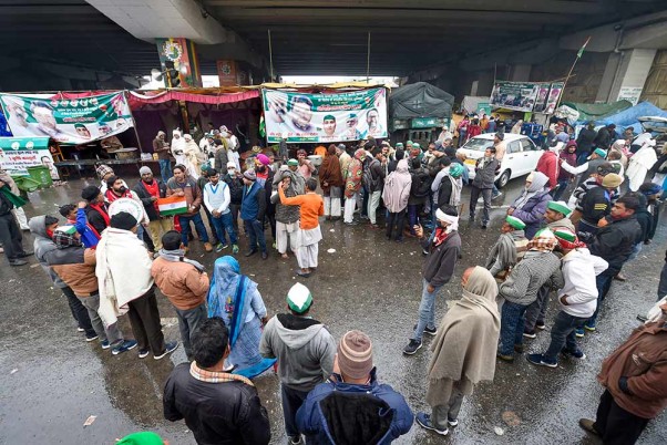 किसान आंदोलनः:केंद्र से बातचीत से पहले किसानों की चेतावनी, नहीं बनी बात तो लोहड़ी पर जलाएंगे कृषि कानूनों की कॉपी