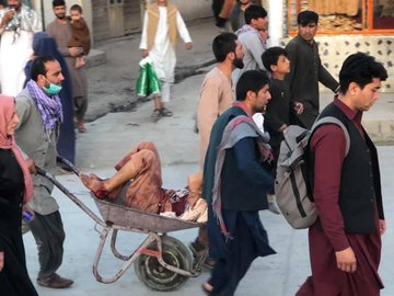 काबुल एयरपोर्ट के बाहर दो आत्मघाती हमले; चार अमेरिकी मरीन कमांडो समेत 40 की मौत, 120 से ज्यादा घायल, तालिबान ने की निंदा