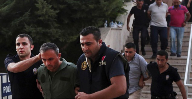 तख्तापलट के आरोपियों को जेल में रखने के लिए तुर्की हजारों कैदियों को रिहा करेगा