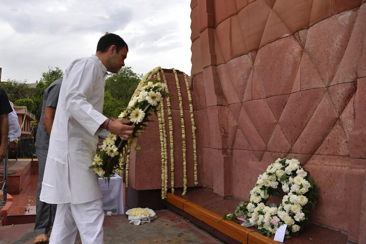 जलियांवाला बाग हत्याकांड के शहीदों को श्रद्धांजलि देते कांग्रेस अध्यक्ष राहुल गांधी