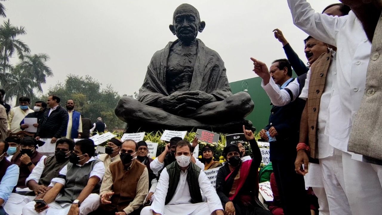 सांसदों के निलंबन पर राहुल गांधी ने केंद्र पर साधा निशाना, बोले-‘‘सवालों से डर, सत्य से डर, साहस से डर…’’