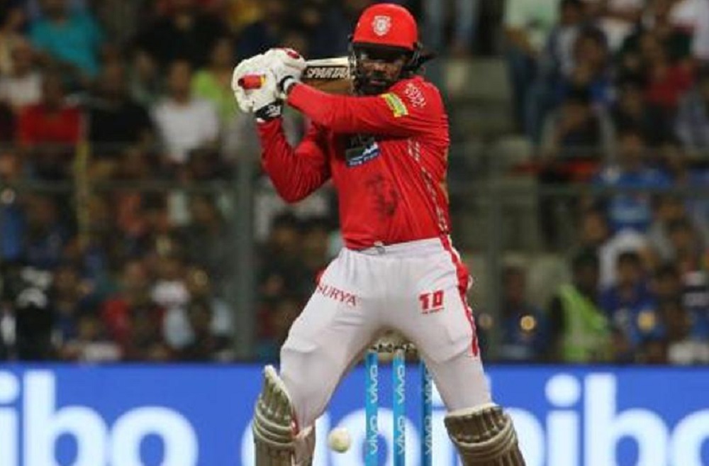 आईपीएल में 300 छक्के लगाने वाले पहले क्रिकेटर बने क्रिस गेल