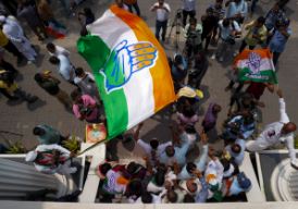 कर्नाटक विधानसभा चुनाव: 136 सीट पर बढ़त के साथ कांग्रेस सबसे बड़ी पार्टी बनकर उभरने की दिशा में
