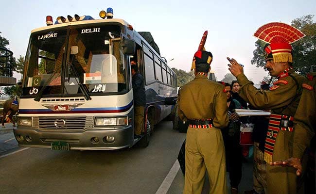 समझौता और थार एक्सप्रेस ट्रेन के बाद, अब पाकिस्तान ने रोकी दिल्ली-लाहौर बस सेवा