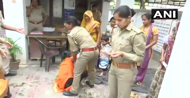 यूपी में CM आवास के बाहर महिला ने की खुदकुशी की कोशिश, भाजपा MLA पर लगाया रेप का आरोप