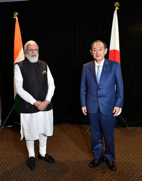 वाशिंगटन डीसी में भारत के प्रधानमंत्री नरेंद्र मोदी की जापान के प्रधानमंत्री योशीहिदे सुगा से मुलाकात