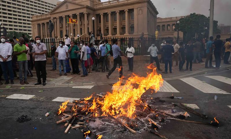 श्रीलंका में राष्ट्रपति ने कर दिया आपातकाल का ऐलान, हिंसक प्रदर्शनों के चलते लिया फैसला