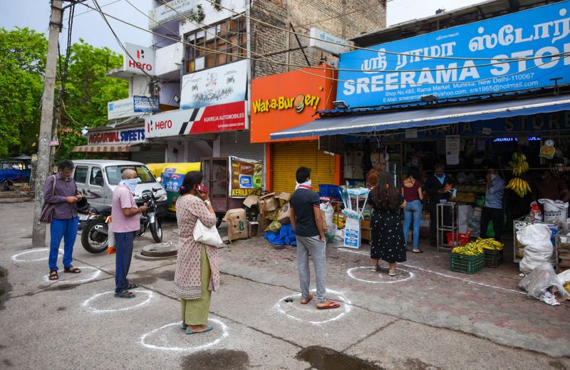 दिल्ली में आज से लॉकडाउन में ढील, प्लंबर-इलेक्ट्रिशियन-मैकेनिक को छूट, खुलेंगी कुछ दुकानें