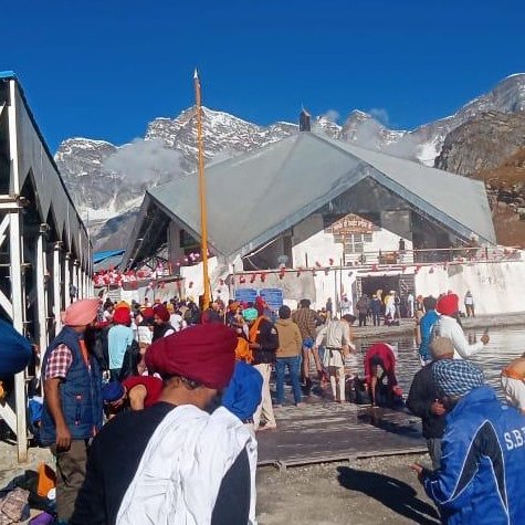 उत्तराखंड के चमोली ज़िले में गुरुद्वारा हेमकुंड साहिब के कपाट आज से सर्दियों के लिए बंद