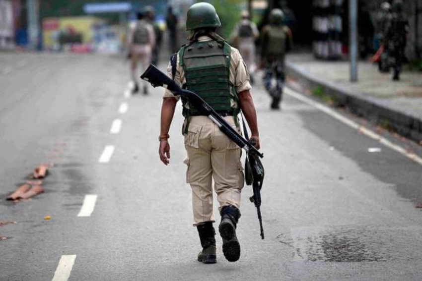 जम्मू कश्मीरः दिन का तीसरा एनकाउंटर, सेना ने शोपियां में 4 आतंकियों को घेरा; 5 जवान हो चुके हैं शहीद