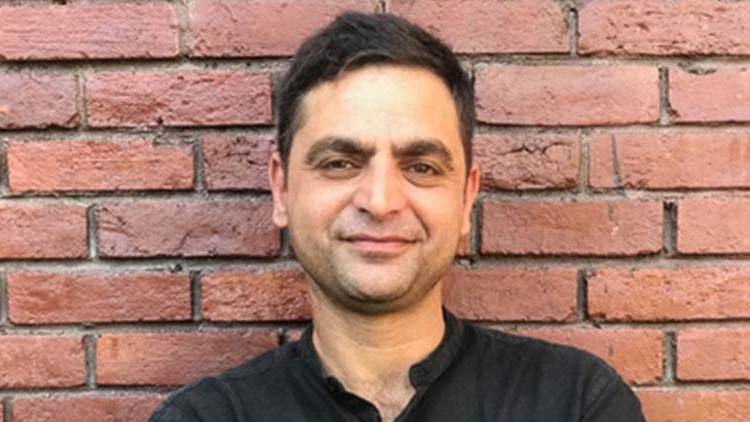 कश्मीरी पत्रकार गौहर गिलानी को दिल्ली एयरपोर्ट पर लिया गया हिरासत में, जा रहे थे जर्मनी