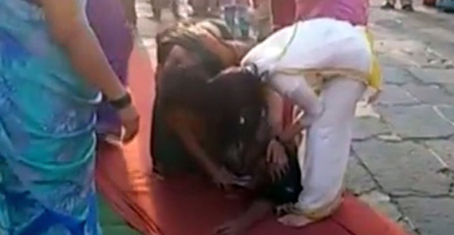 त्र्यंबकेश्वर मंदिर में महिलाओं से दुर्व्यवहार, 200 लोगों के खिलाफ केस