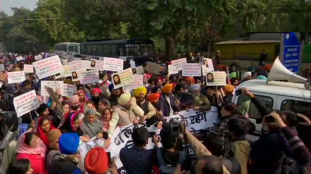 ननकाना साहिब में भीड़ के हमले को लेकर पाकिस्तान के खिलाफ दिल्ली में विरोध प्रदर्शन करते अकाली दल और दिल्ली सिख गुरुद्वारा प्रबंधक कमेटी के सदस्‍य