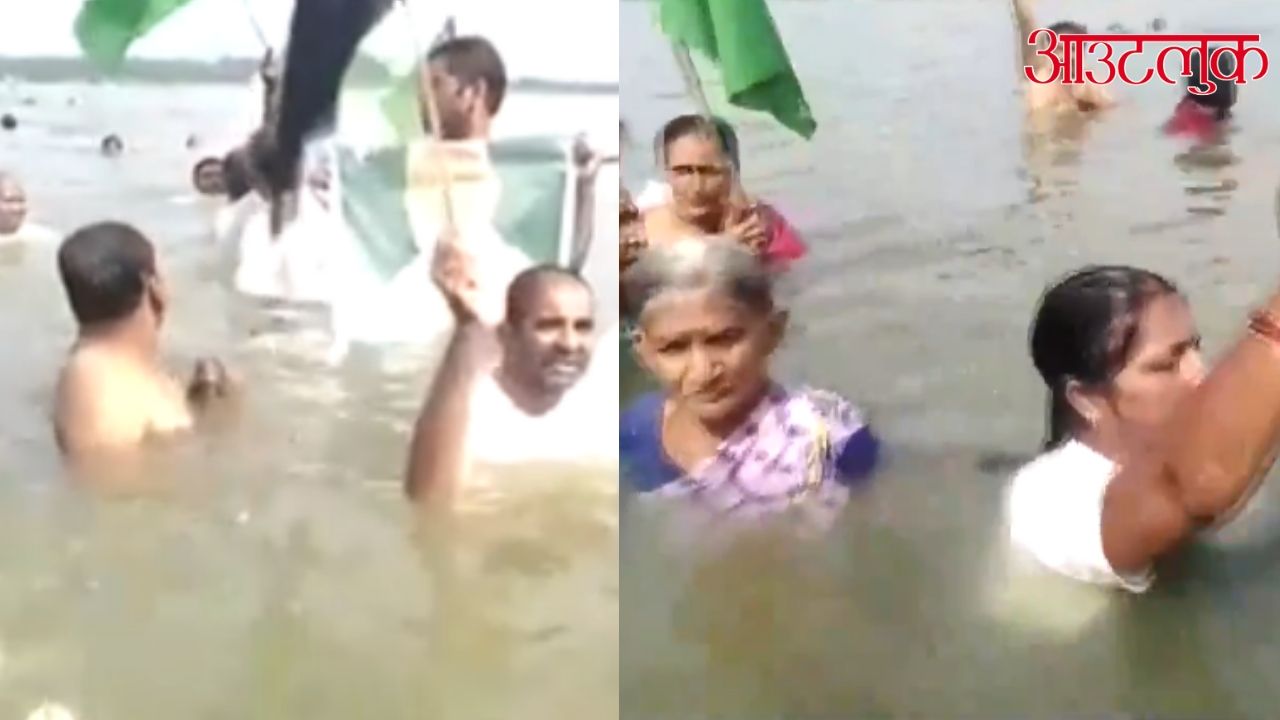 आंध्र प्रदेश सरकार के विकेंद्रीकरण के फैसले के खिलाफ मंगलवार को रायपुडी में लोगों ने कृष्णा नदी में ऐसे ‌किया विरोध प्रदर्शन