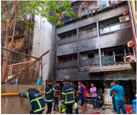 मुंबई की एक आवासीय इमारत में आग लगने से सात लोगों की मौत, 40 घायल