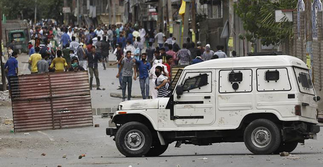 आतंकी वानी की मौत के बाद कश्मीर में हिंसा, आठ मारे गए