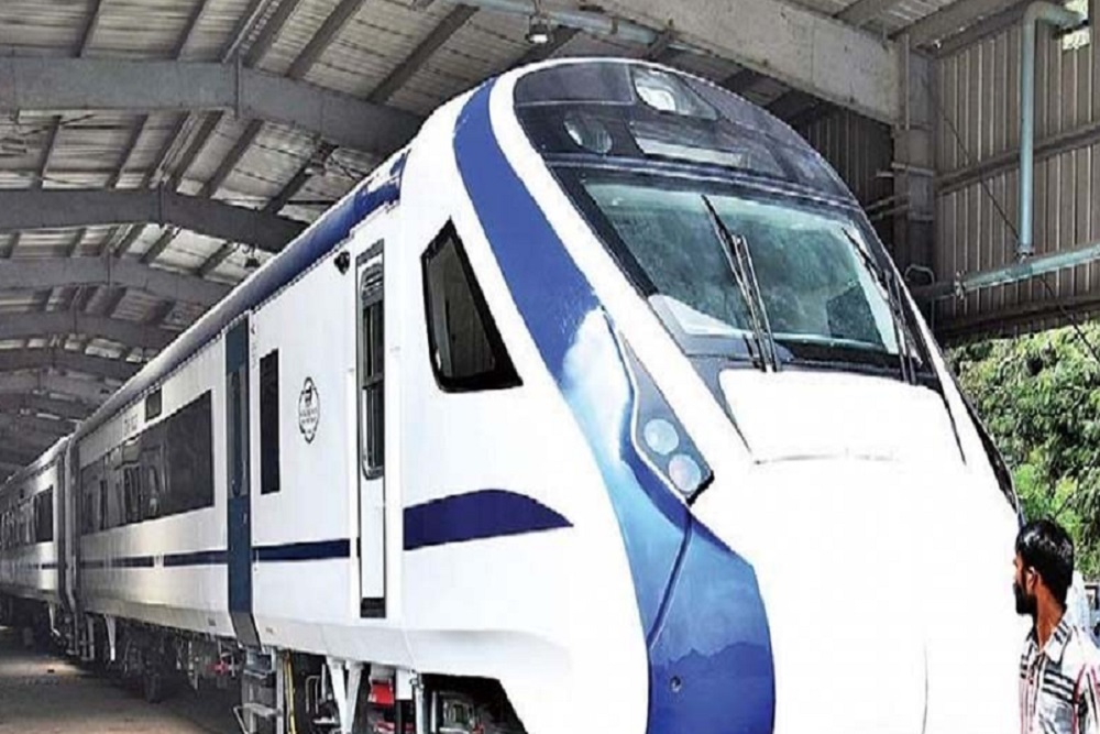 सेमी बुलेट ट्रेन T-18 का नाम अब होगा वंदे भारत एक्सप्रेस, पीएम मोदी दिखाएंगे हरी झंडी