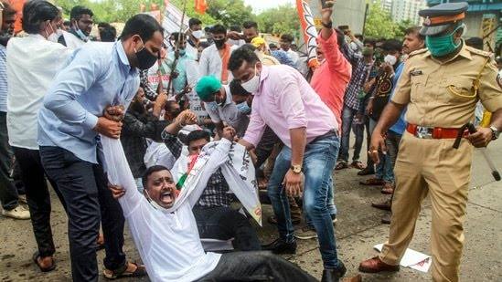महाराष्ट्र: बीजेपी के 40 नेता गिरफ्तार, चुनाव में ओबीसी आरक्षण की मांग को लेकर कर रहे थे प्रदर्शन