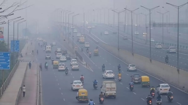 दिल्ली में वायु गुणवत्ता हुई 'गंभीर';  सरकार ने किए स्कूल बंद, बुलाई आपात बैठक