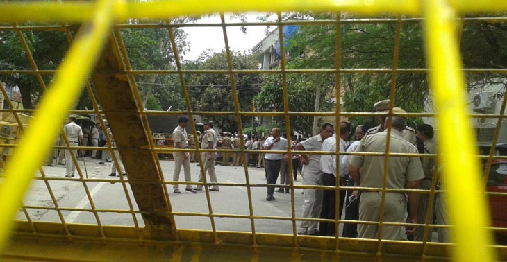 केंद्र के इशारे पर काम कर रही दिल्ली पुलिस और बार काउंसिल