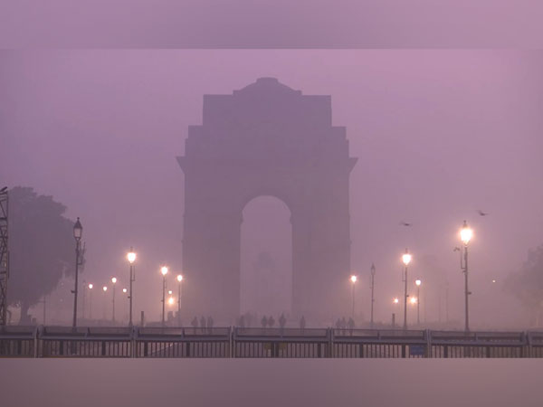 राजधानी दिल्ली में घना कोहरा, कम दृश्यता, हवाई सेवा एवं रेलगाड़ियों का परिचालन प्रभावित