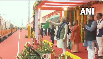 प्रधानमंत्री मोदी ने अयोध्या रेलवे स्टेशन का किया उद्घाटन, अमृत भारत-वंदे भारत ट्रेनों को दिखाई हरी झंडी