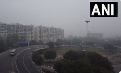नए साल के आगमन से पहले हर तरफ धुआं-धुआं, दिल्ली की आबोहवा फिर हुई 'गंभीर', जानिए आज का एक्यूआई