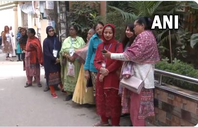बांग्लादेश में आम चुनाव के लिए मतदान जारी, बीएनपी ने बहिष्कार किया