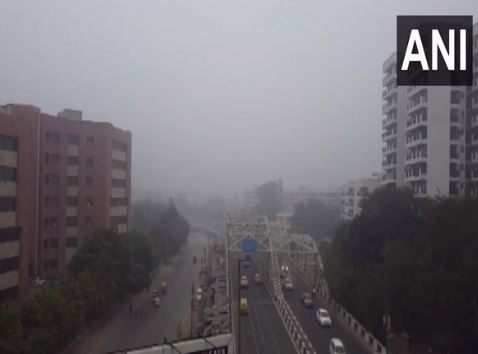 राजधानी दिल्ली में घना कोहरा, न्यूनतम तापमान 3.5 डिग्री सेल्सियस दर्ज