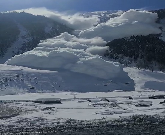 जम्मू-कश्मीर: सोनमर्ग में भारी हिमस्खलन, जानमाल के नुकसान की कोई खबर नहीं
