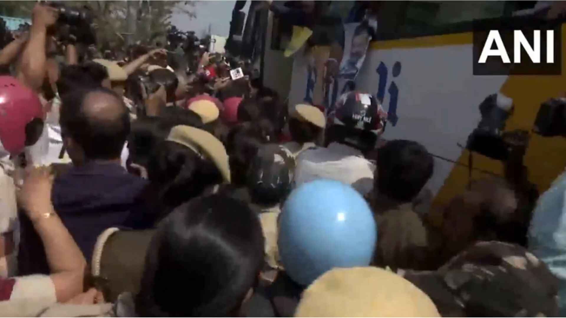 केजरीवाल की गिरफ्तारी के खिलाफ 'आप' के प्रदर्शन के दौरान आतिशी, सौरभ भारद्वाज को हिरासत में लिया गया
