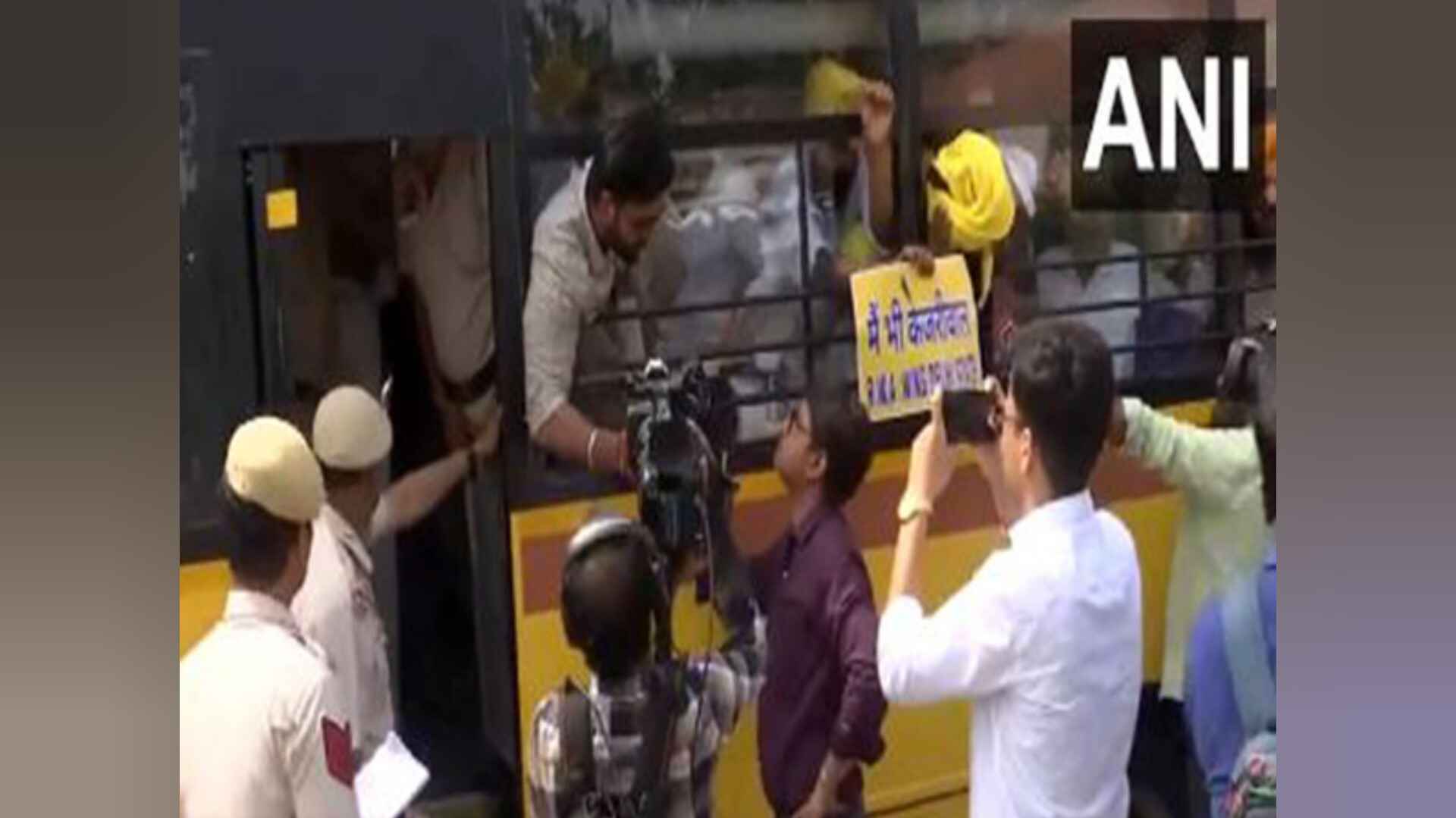 'आप' विरोध प्रदर्शन: पंजाब के मंत्री हरजोत सिंह बैंस, सोमनाथ भारती को पुलिस ने हिरासत में लिया