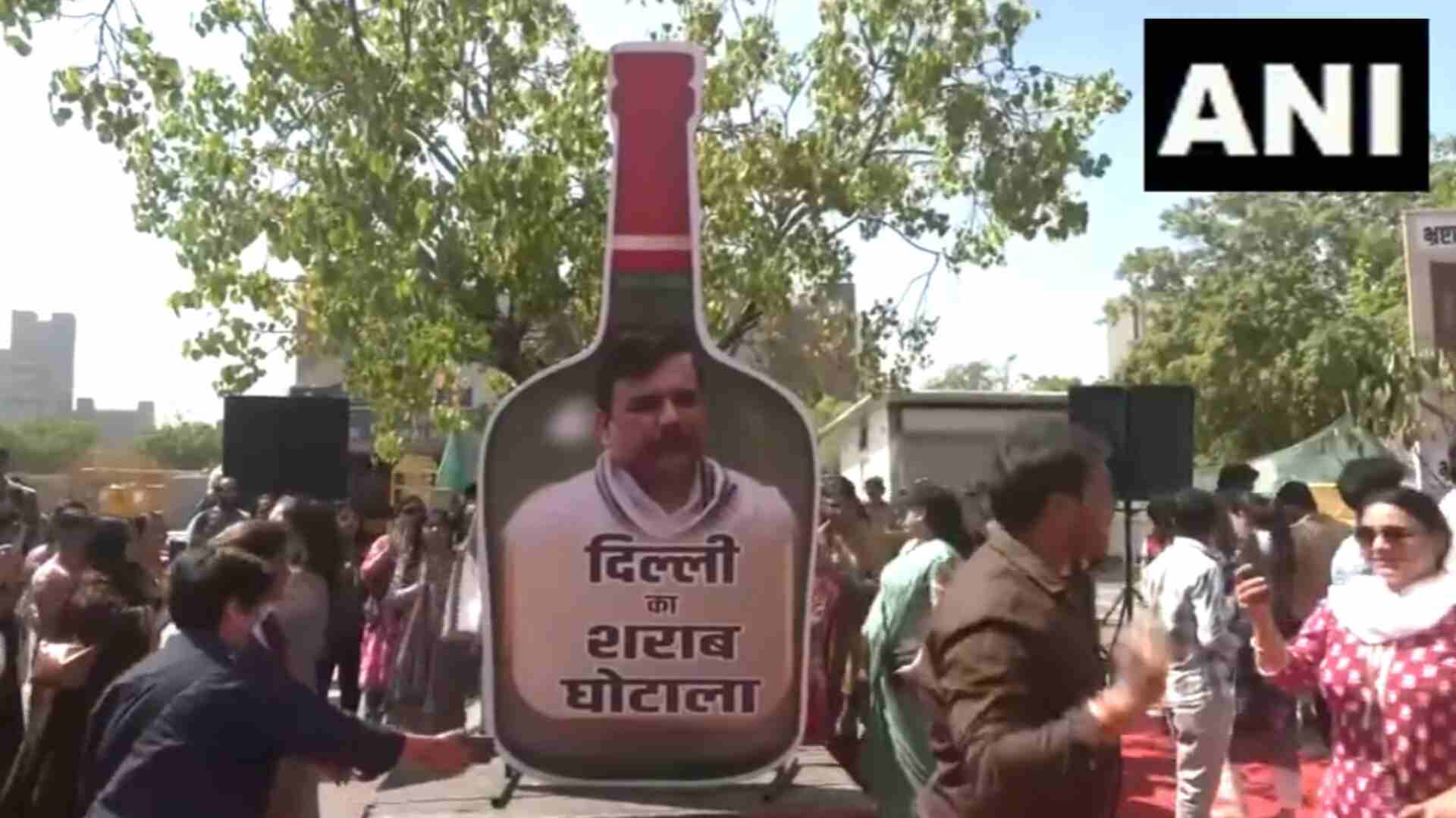 सीएम केजरीवाल के इस्तीफे की मांग, दिल्ली भाजपा ने किया विरोध प्रदर्शन