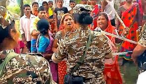 बंगाल: गिरफ्तार टीएमसी नेता की पत्नी ने एनआईए अधिकारियों के खिलाफ 'उनकी गरिमा को ठेस पहुंचाने' के लिए दर्ज कराई एफआईआर