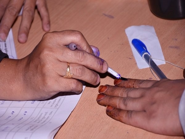 असम: विकास के मुद्दे पर मतदाताओं ने दो स्थानों पर मतदान का किया बहिष्कार