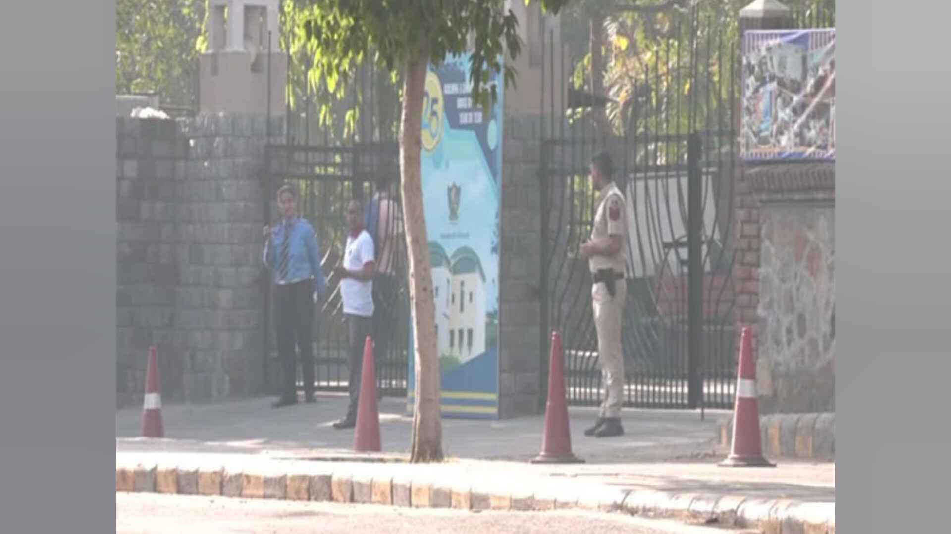 स्कूलों को मिली बम की धमकी के झूठे संदेशों पर विश्वास न करें: दिल्ली पुलिस