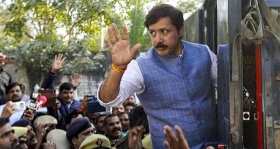 बसपा ने काटा बाहुबली धनंजय सिंह की पत्नी का टिकट, इनको चुनावी मैदान में उतारा