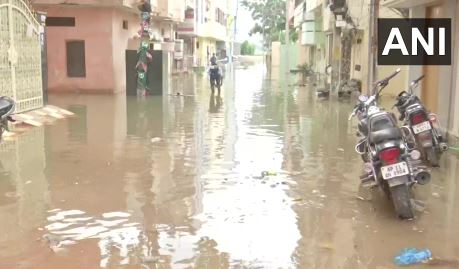 हैदराबाद में आफत बनी बारिश, दीवार गिरने से सात लोगों की मौत